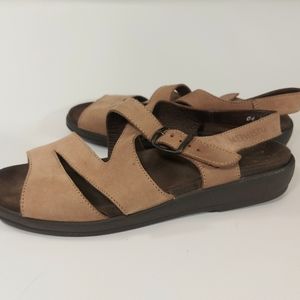 Mephisto leather sandals flats with shock absorbing soles, Size 7.5/ 38